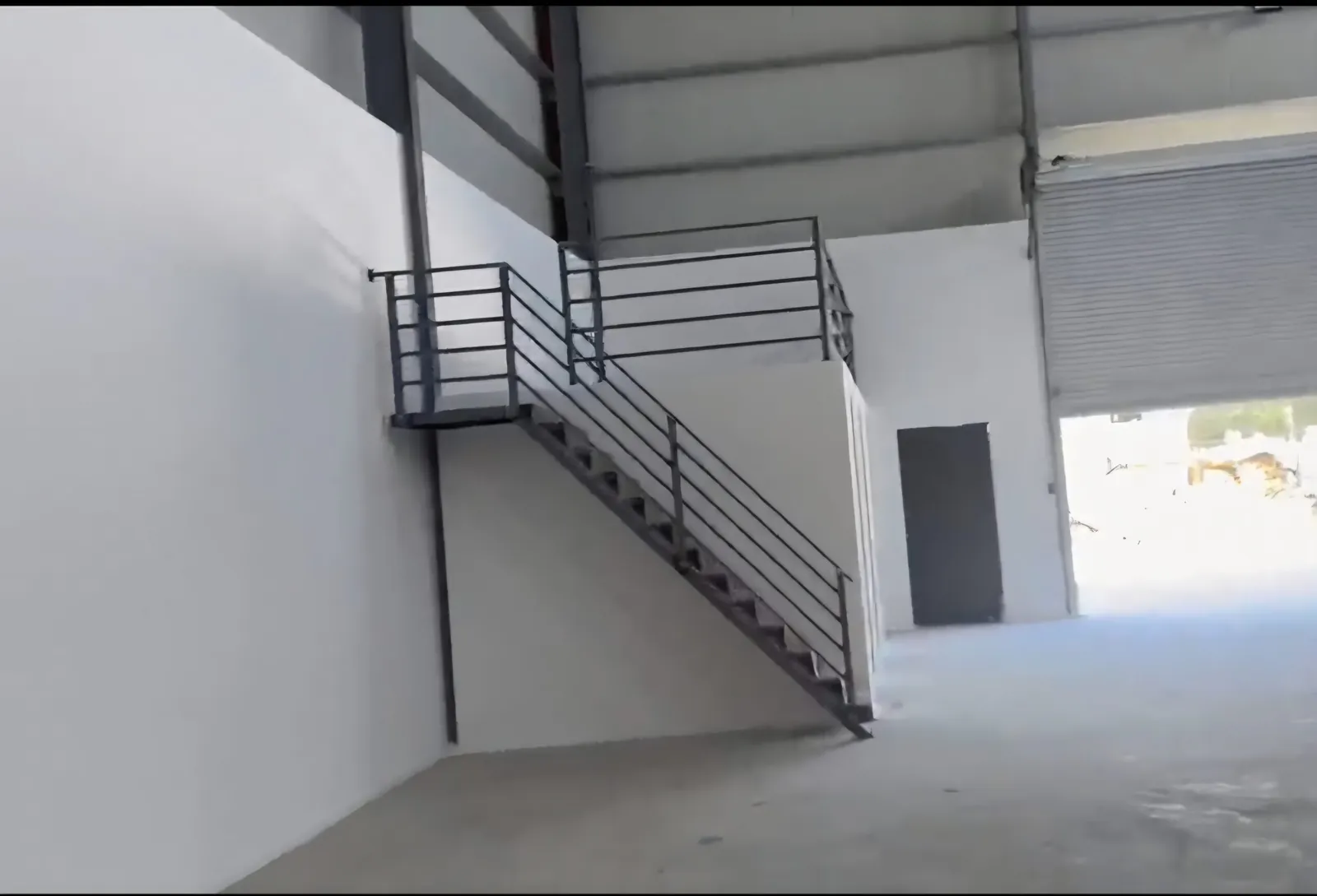 Zahle madine el sinayia spacious hangar with offices for Rent #6948 — photo 3
