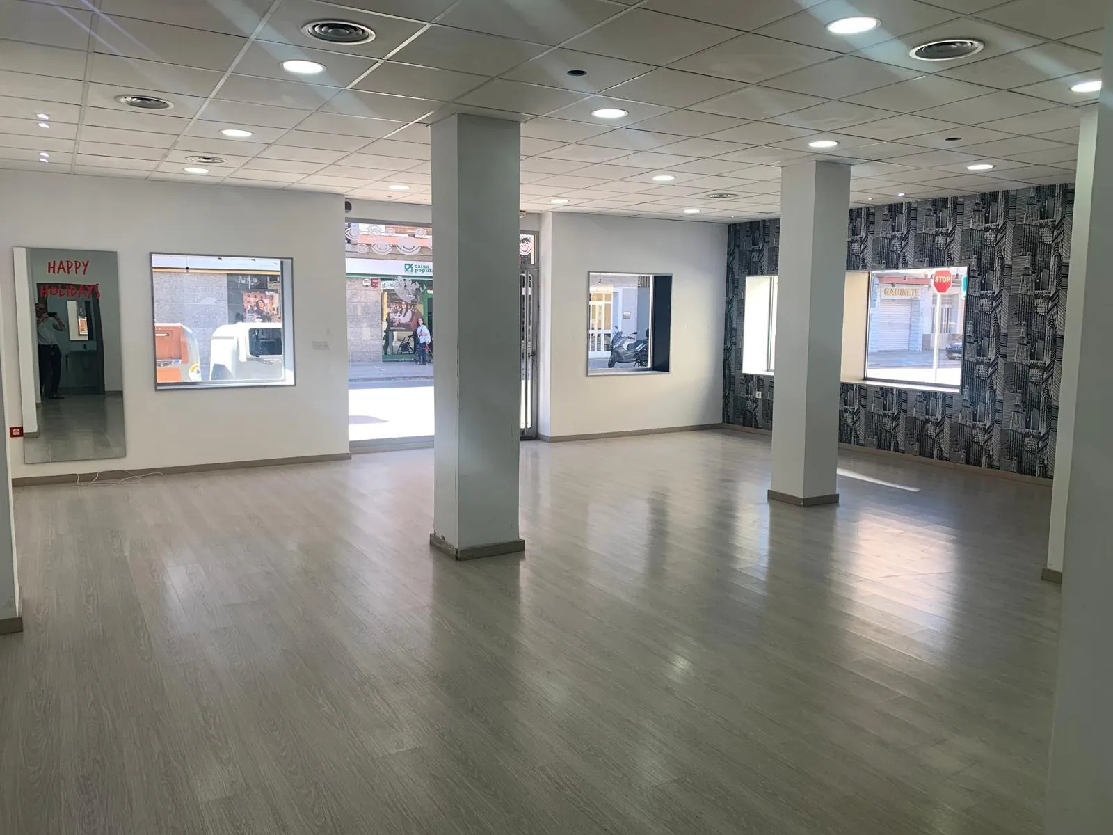 Valencia shop for Sale in one of the best commercial areas 009205