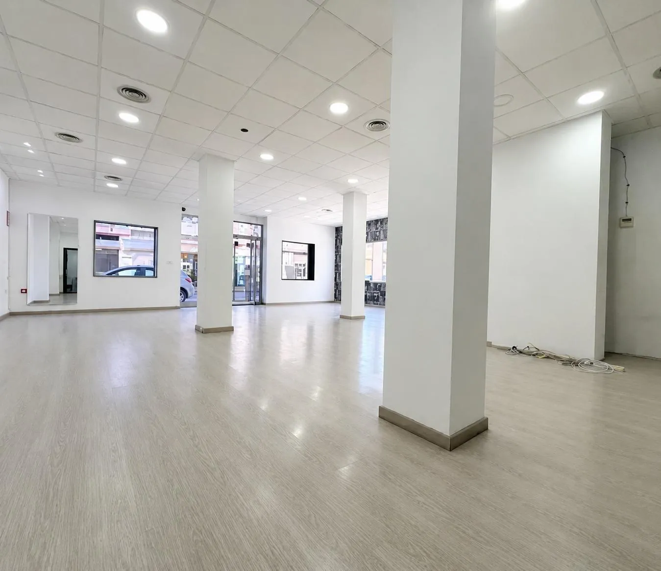 Valencia shop for Sale in one of the best commercial areas 009205 — photo 3