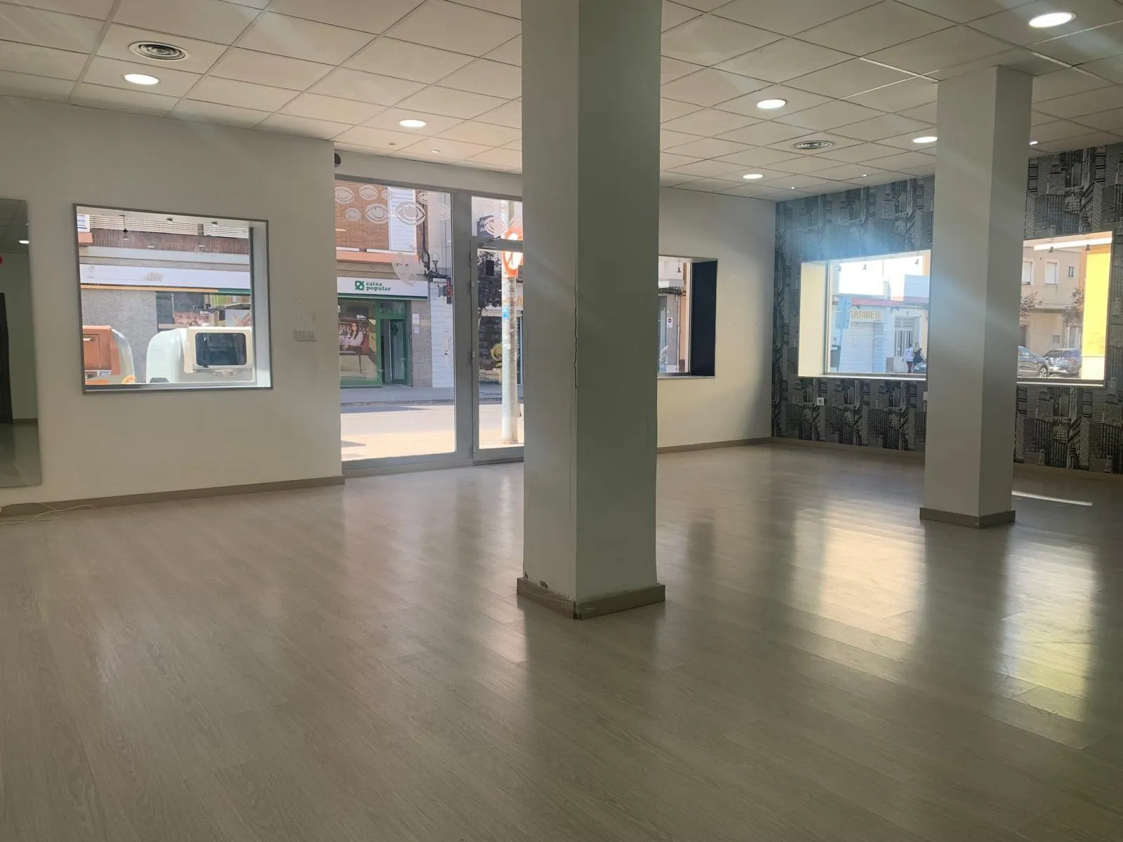 Valencia shop for Sale in one of the best commercial areas 009205 — photo 4
