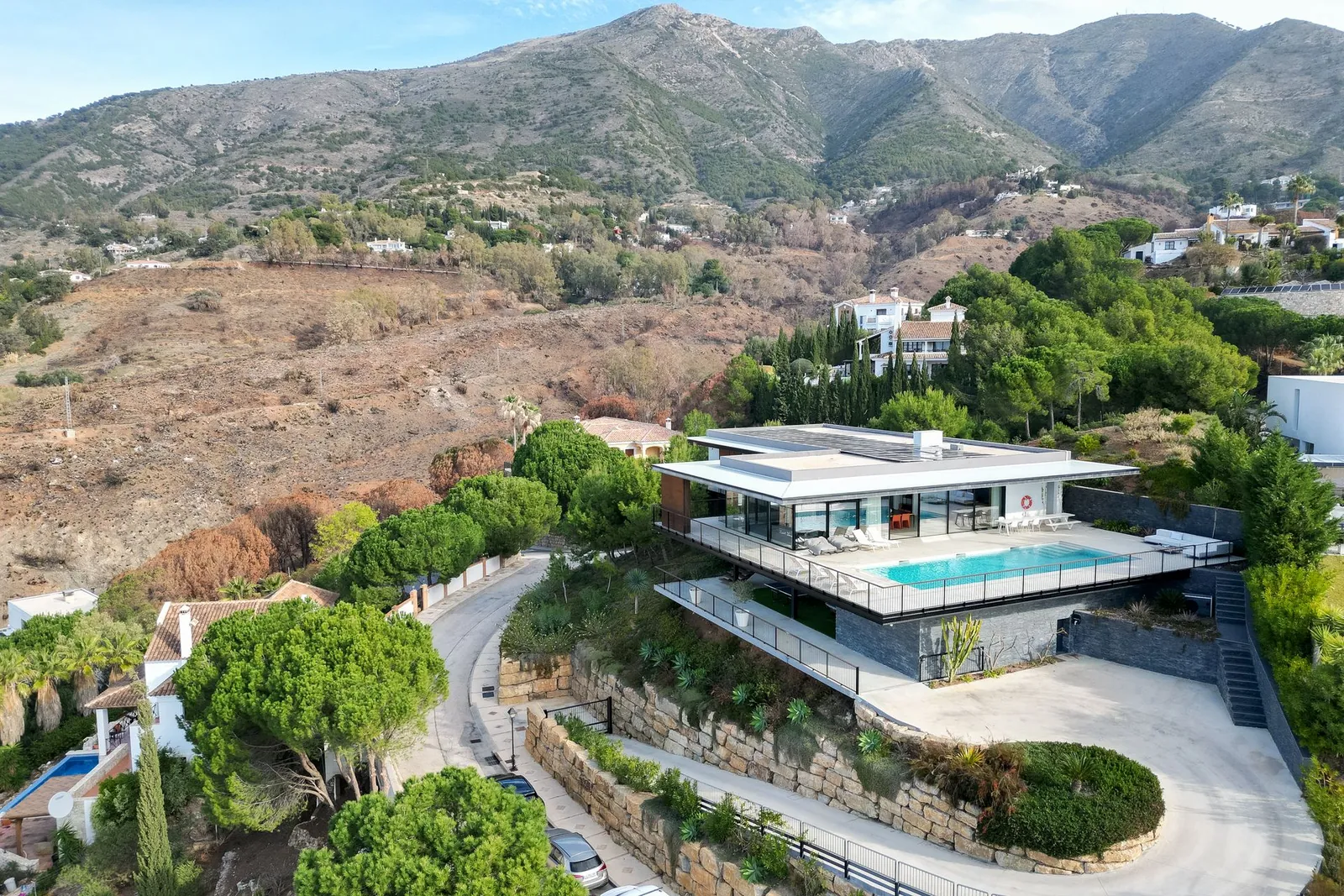 Spain get your residency! luxury villa in the prestigious area SPCRM7507 — الصورة 2