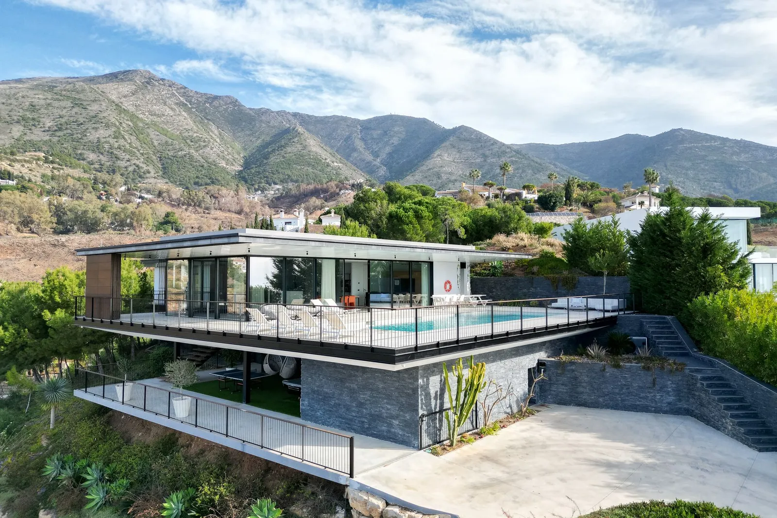 Spain get your residency! luxury villa in the prestigious area SPCRM7507 — الصورة 3