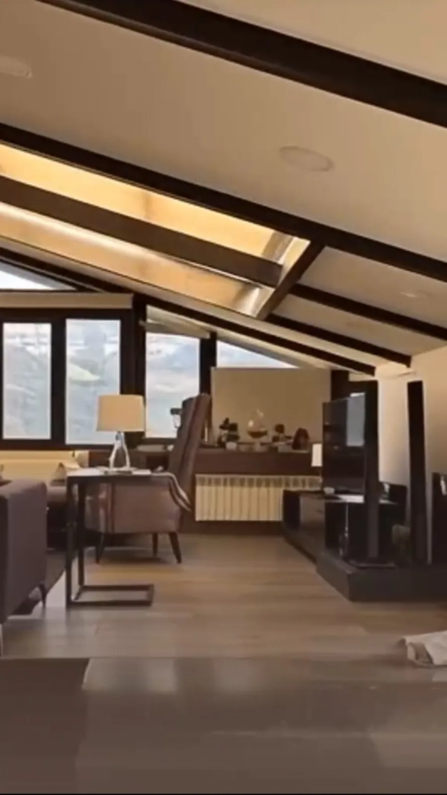Luxury villa high-end 4 floors in the heart of Jeita for Rent panoramic view #7012 — الصورة 5