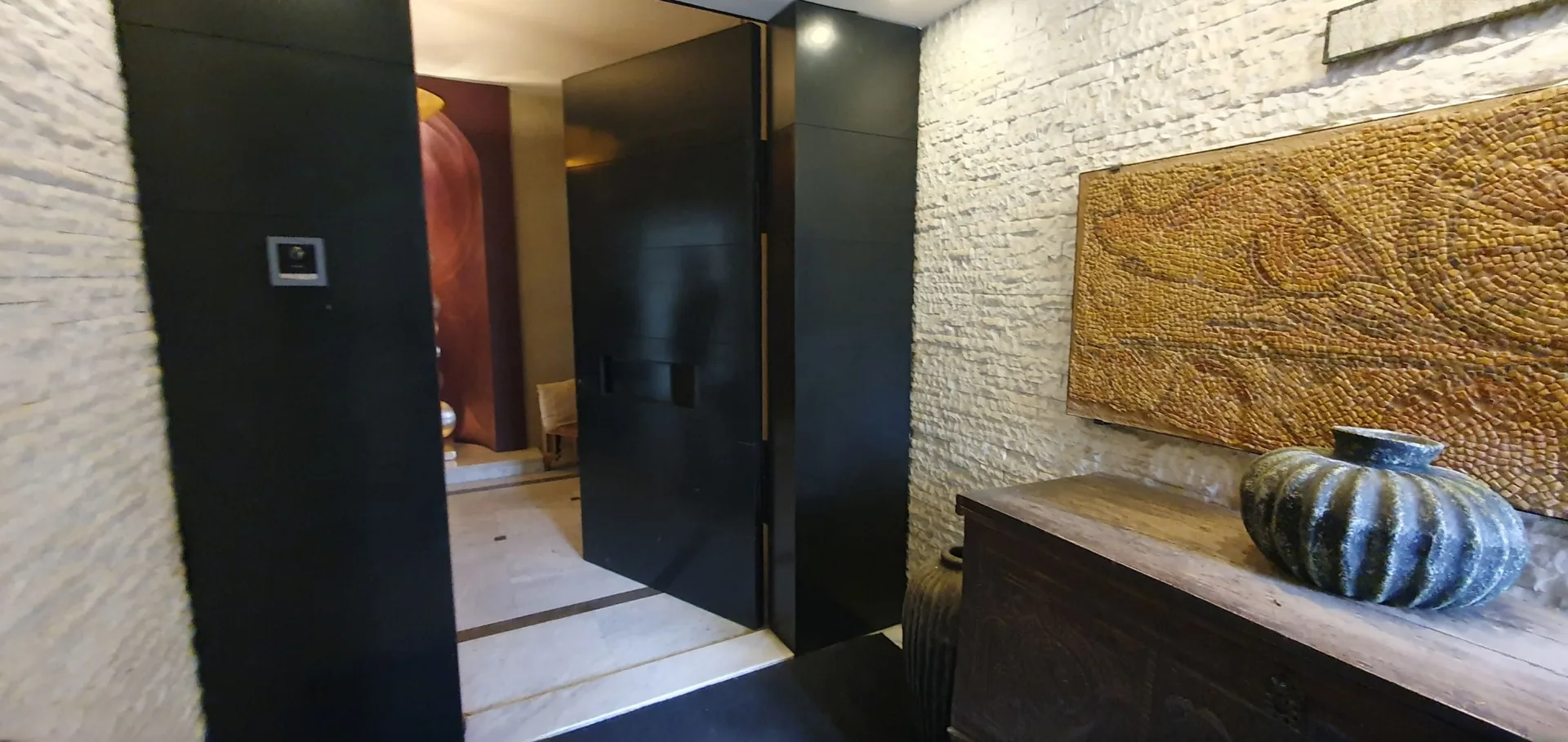 Luxurious 2-Story Penthouse with Stunning Views — الصورة 2