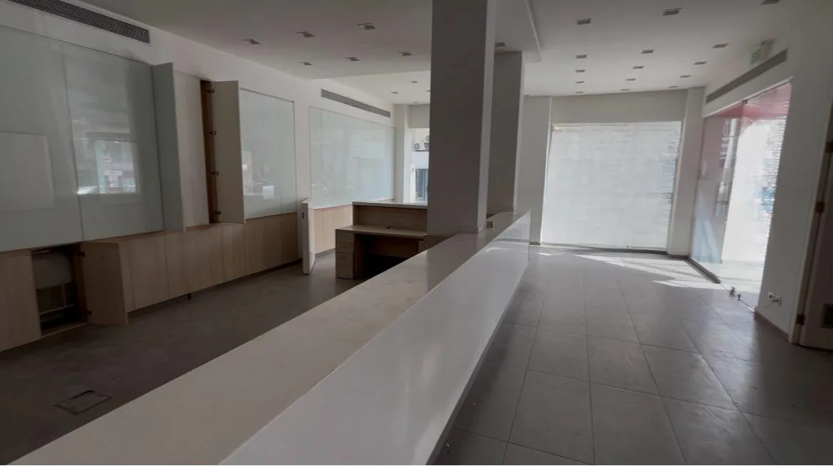 Ground Floor Showroom for Sale in Achrafieh — الصورة 2