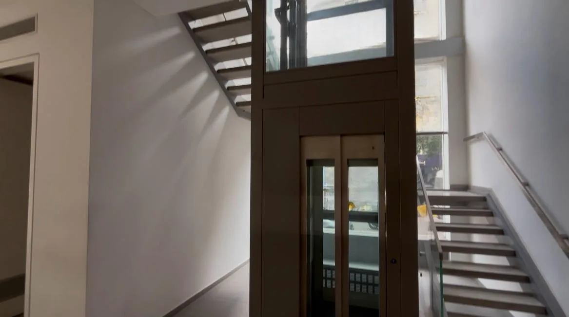 Ground Floor Showroom for Sale in Achrafieh — الصورة 3