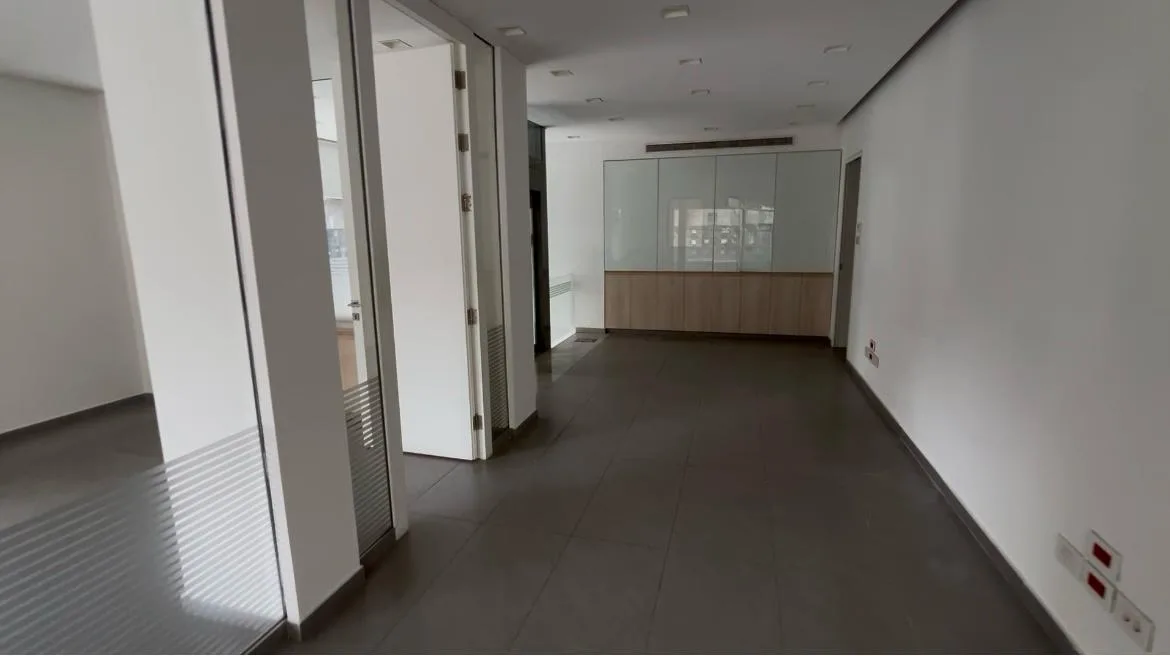 Ground Floor Showroom for Sale in Achrafieh — الصورة 5