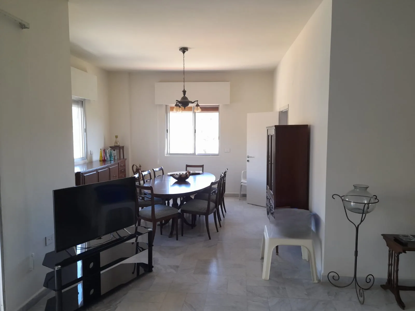 Mountain View Apartment For Sale In Kleiaat — الصورة 4