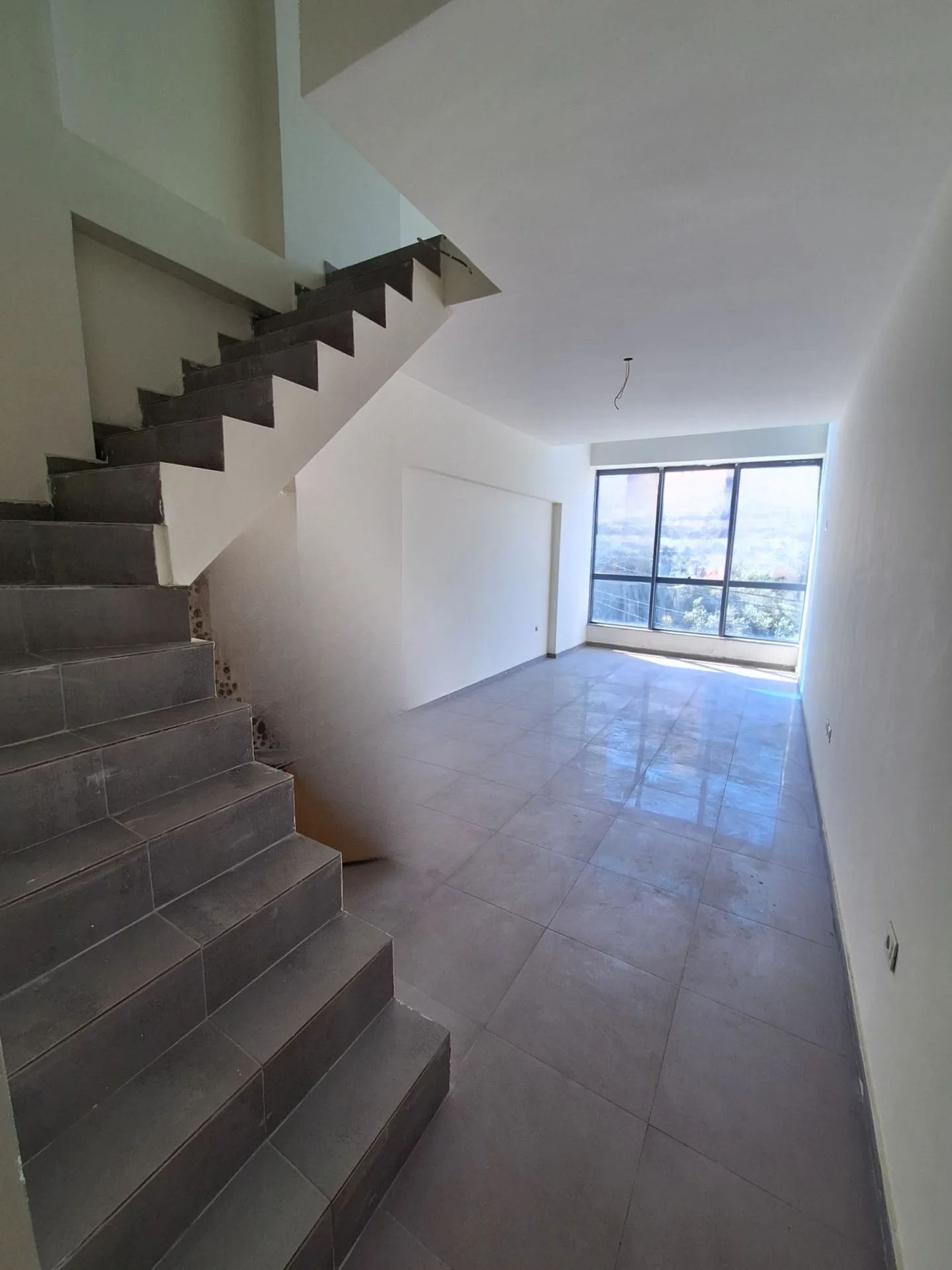 Modern Office for Rent in Dekwaneh — الصورة 3