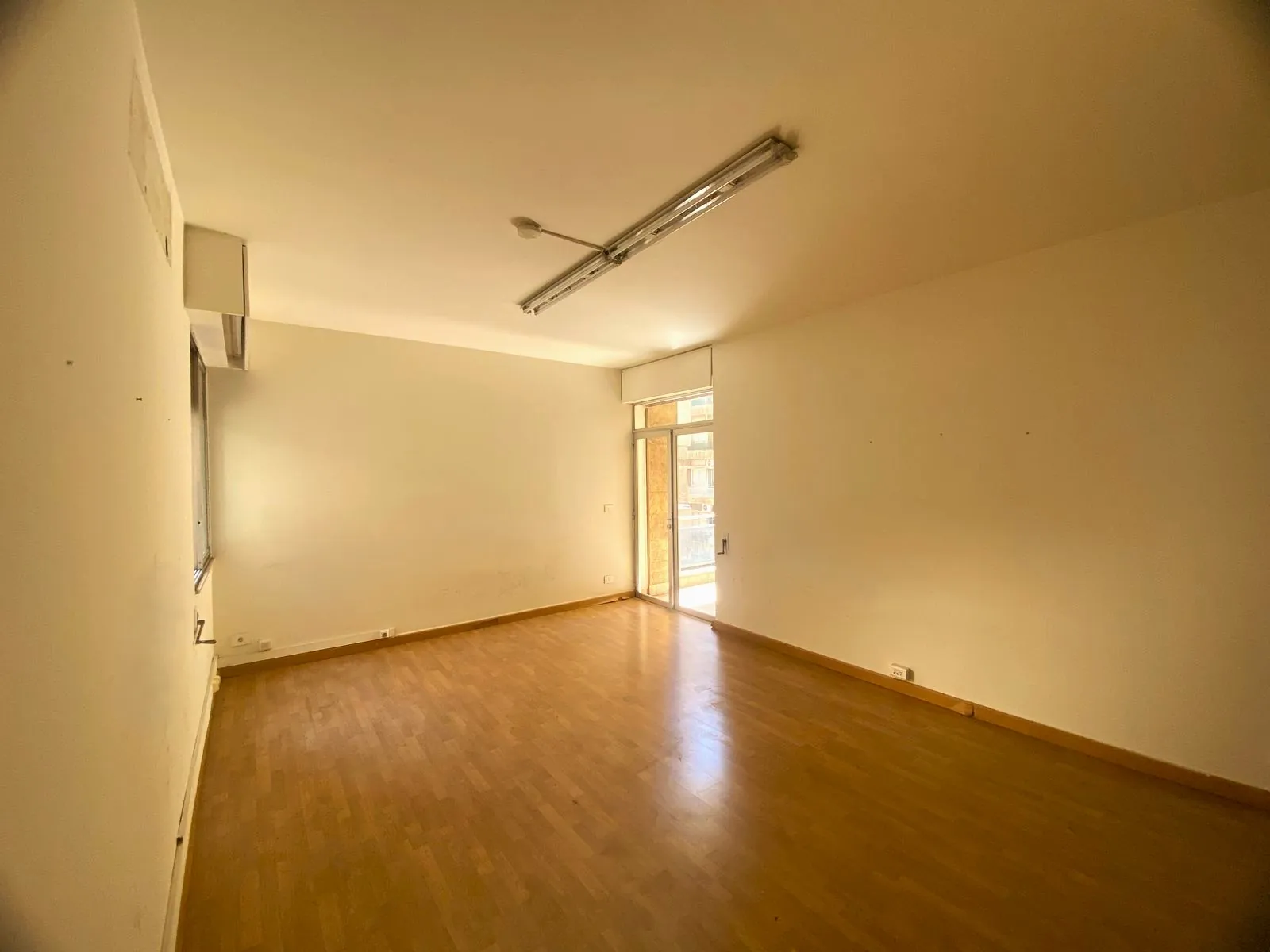 Spacious Office in Badaro, Beirut — الصورة 3