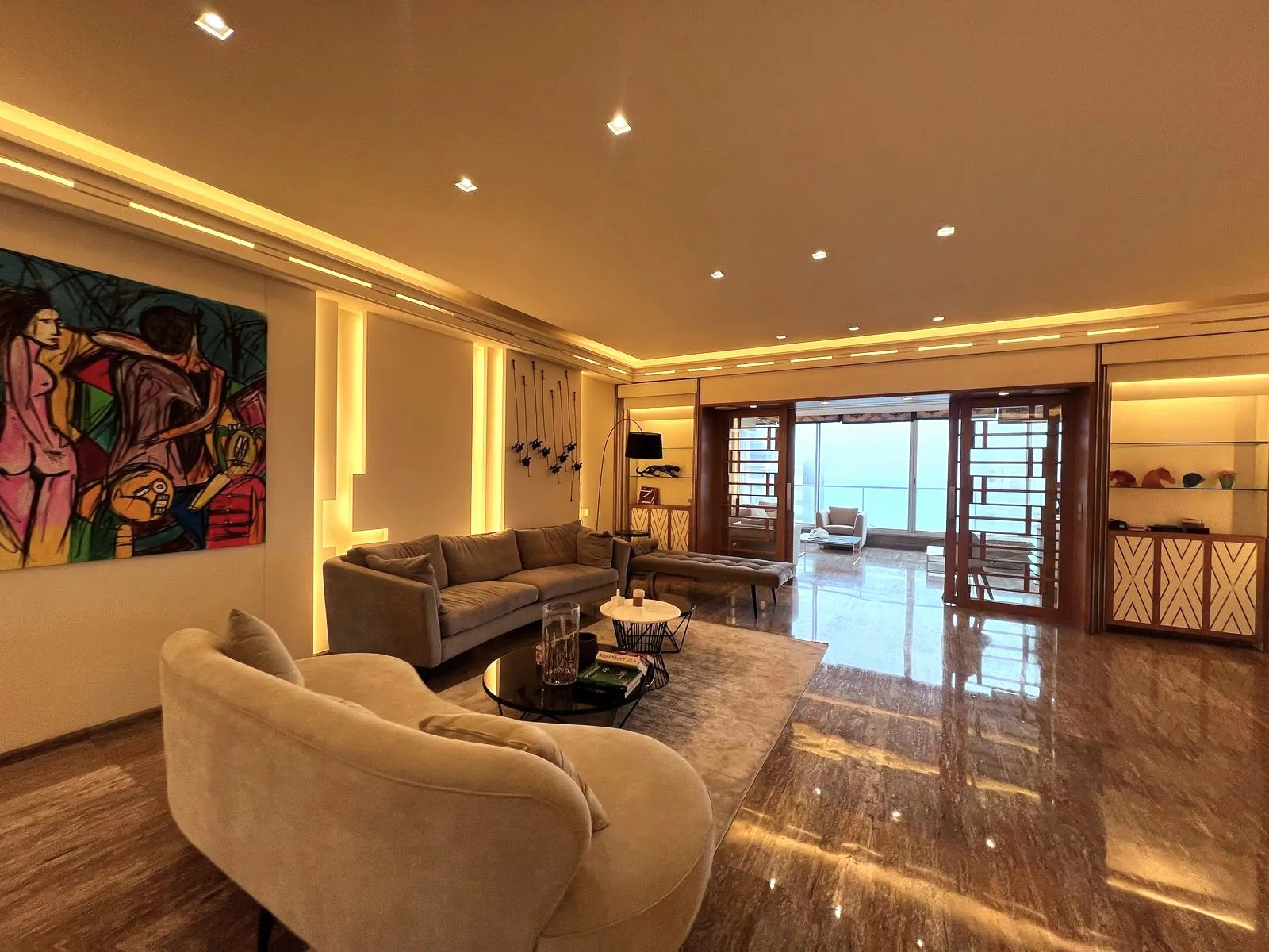 Fully Furnished Luxury Apartment in Ramlet Al Bayda