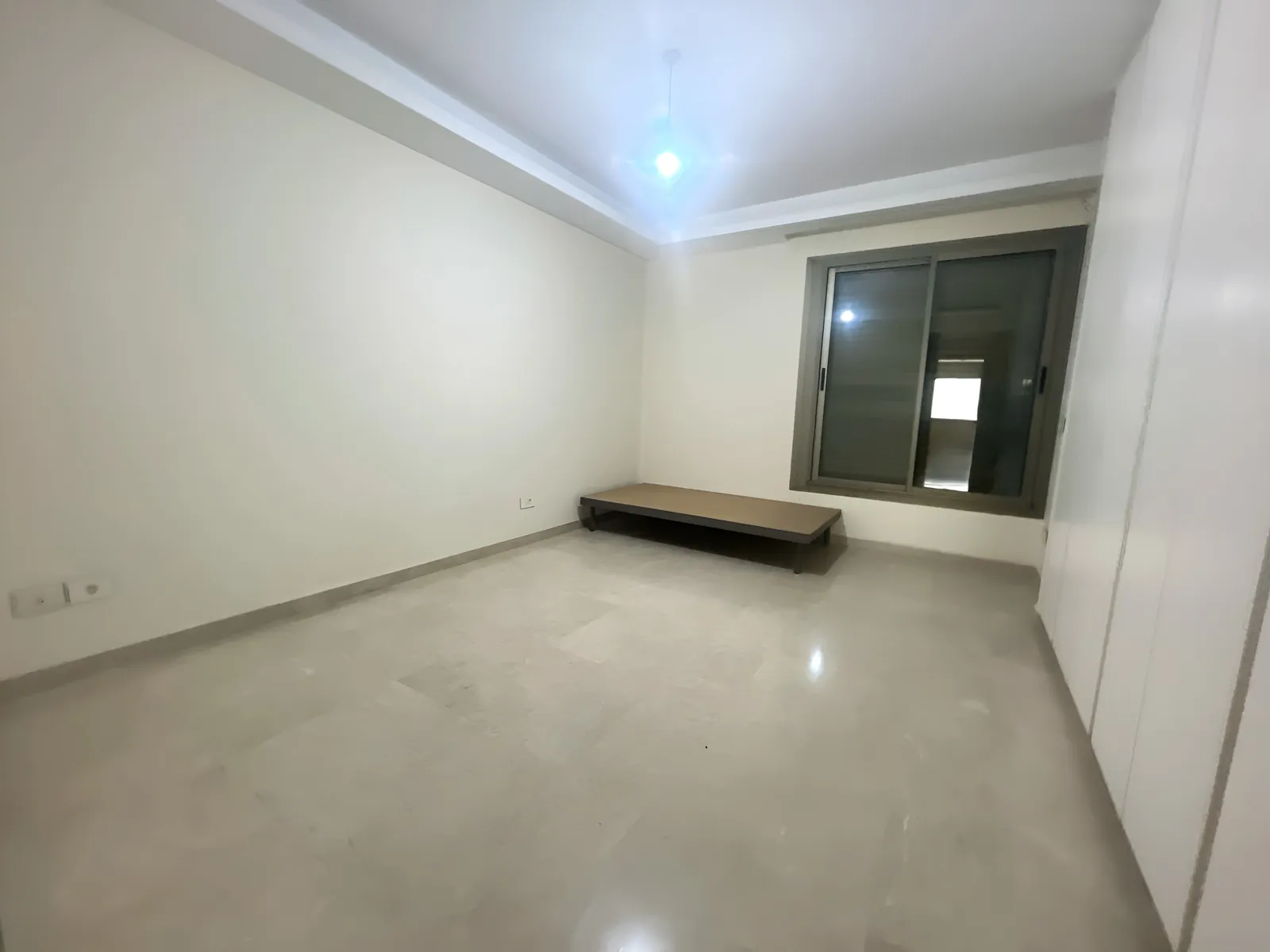 Elegant High-Floor Apartment in Clemenceau — الصورة 3