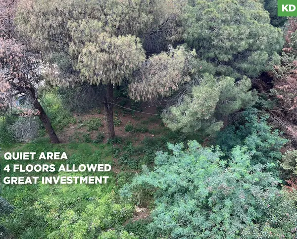 LAND/Awkar /zoning: 30/90/residential project