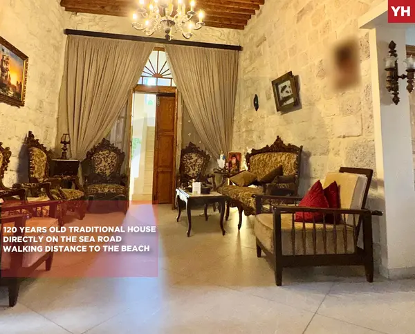 Old traditional house/Located directly on the seaside road/SAFRA,KESEROUAN