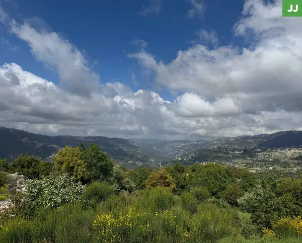 LAND/ Aintoura El Metn/ easy access and a strategic location