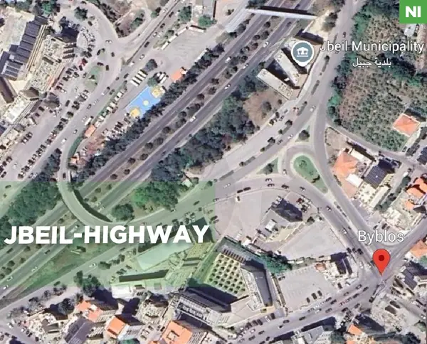 Prime location, on the highway, jbeil