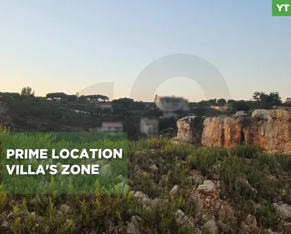 LAND/prime location/villa's zone/Bterromine, Koura