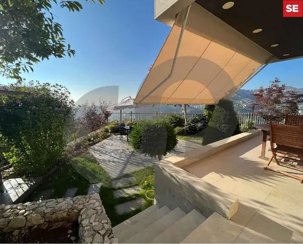 luxurious villa is located in the heart of Feytroun