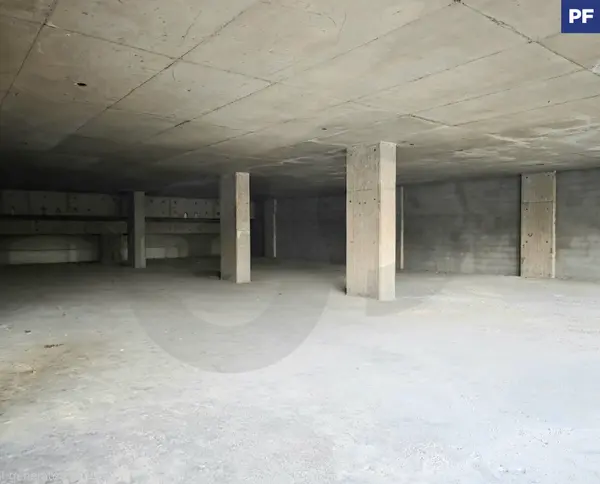 Prime Highway Showroom/10 parking spots/Baabda/Hazmiyeh