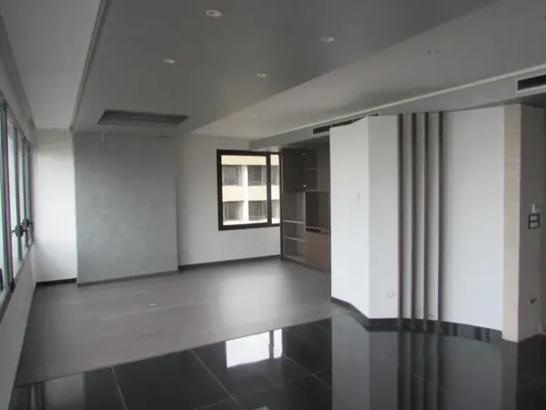 Office for sale in Zalqa