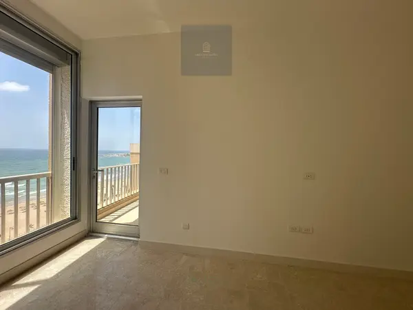 High Ceilings, Seaview, Renovated Apartment for Sale in Ramlet el Bayda