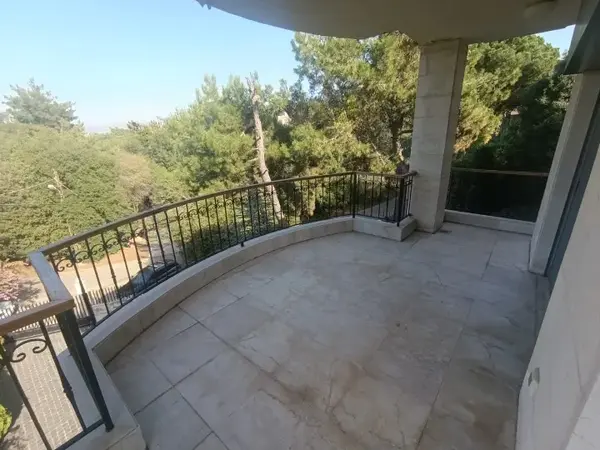 Apartment with Roof for Sale in Broumana