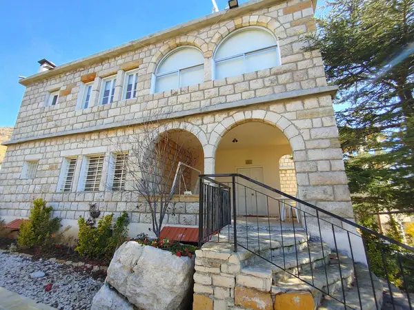 This fully furnished traditional house in Hrajel!