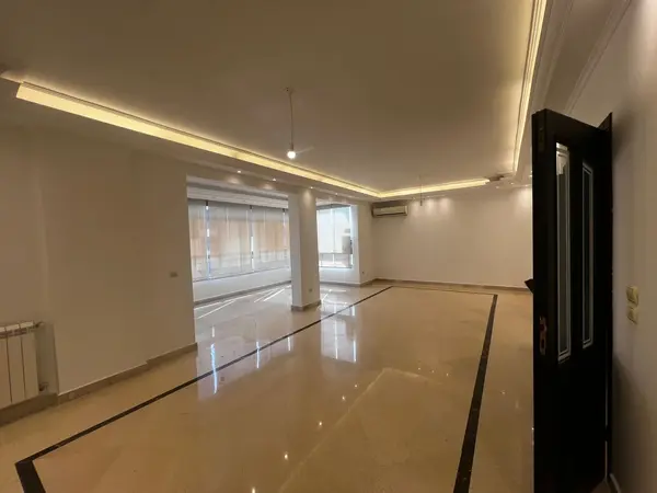 Office for rent in Forn El Chebbak