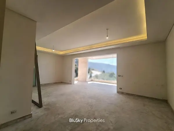 Apartment 230m² Terrace for Sale in Adma