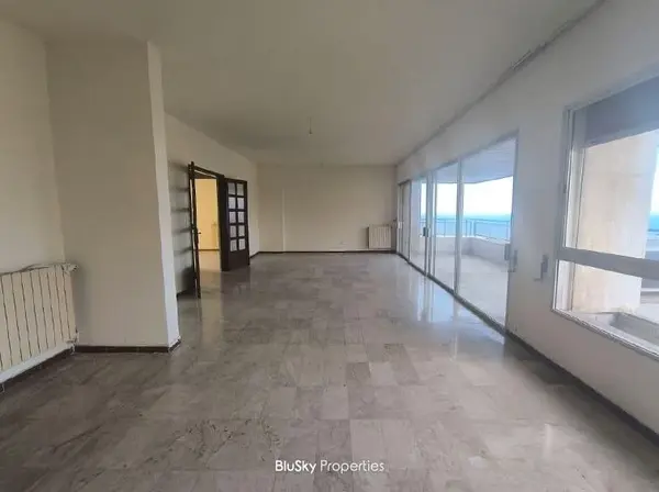 Apartment 230m² Mountain View for Sale in Antelias