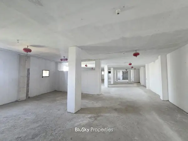 Warehouse 700m² for Rent in Araya