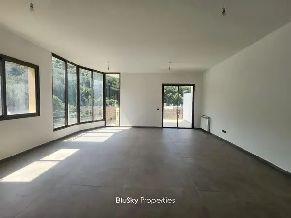 Apartment 188m² Terrace for Sale in Ain Saadeh