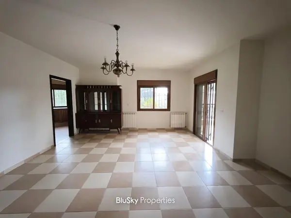 Apartment 150m² with Terrace for Rent in Baabdat
