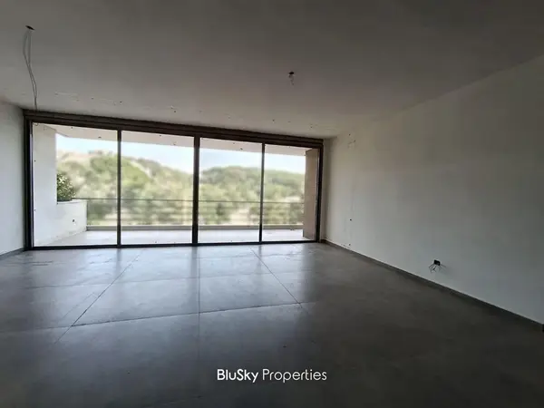 Duplex 320m² Terrace for Sale in Baabdat