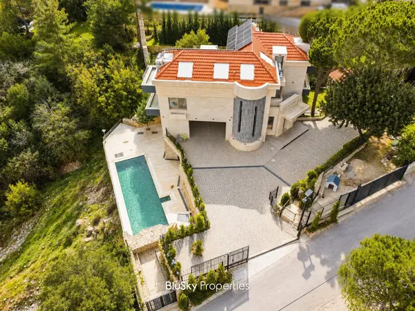 Villa 700m² with Garden for Rent in Baabdat