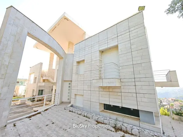 Villa 3,600m² Terrace for Sale in Baskinta