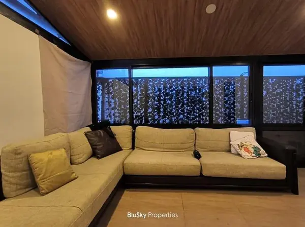 Roof 60m² Terrace for Rent in Biakout