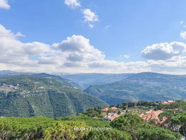 Land 1020m² for Sale in Beit Meri