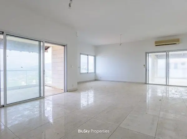 Apartment 550m² Balcony for Sale in Beit Meri