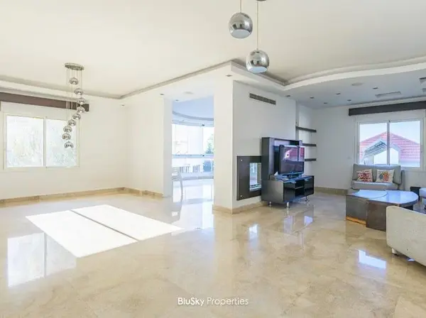 Apartment 275m² Sea View for Sale in Broumana