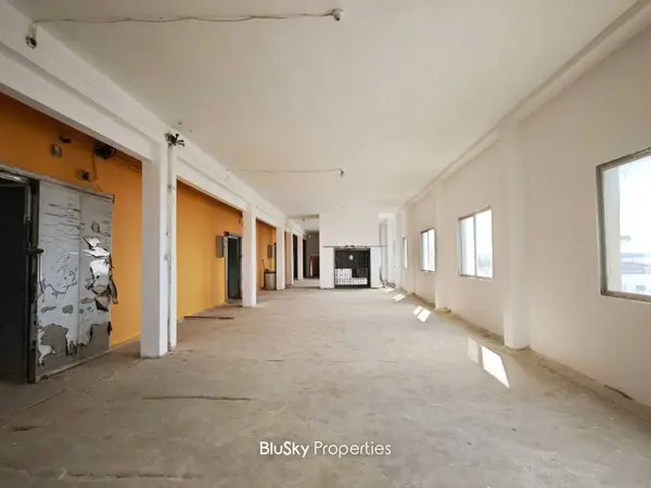 Warehouse 2,000m² for Rent in Dbayeh