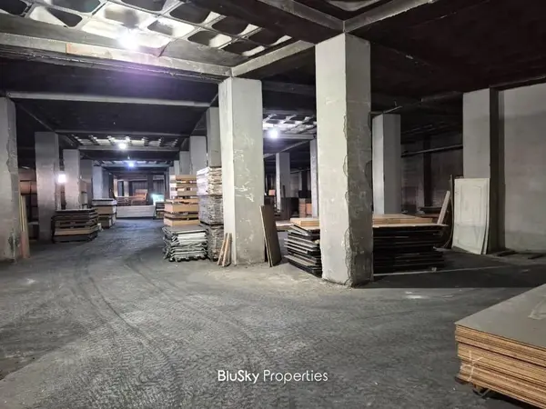 Warehouse 1000m² for Rent in Dekweneh