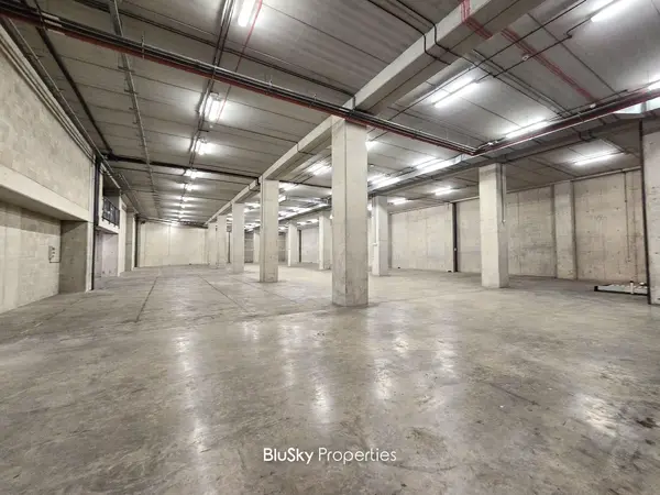 Warehouse 4000m² for Rent in Ras El Dekweneh