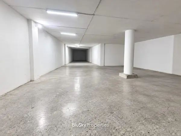 Warehouse 570m² for Sale in Dekweneh