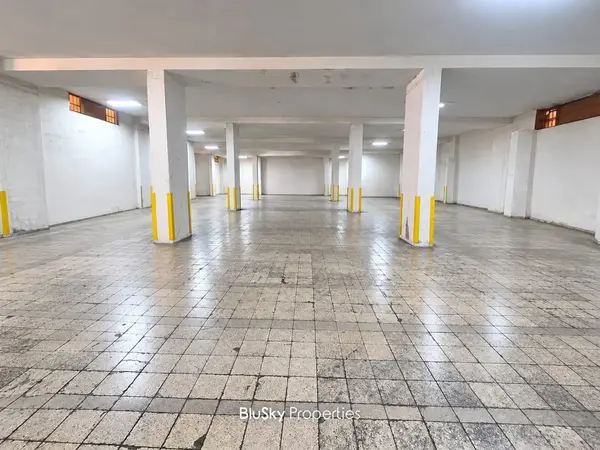 Warehouse 700m² for Sale in Dekweneh
