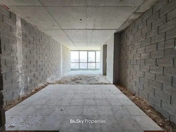 Office 86m² for Rent in Dekweneh