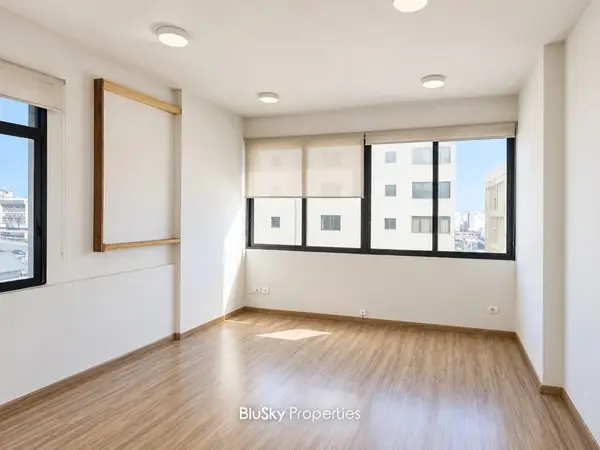 Office 170m² with City View for Sale in Dora