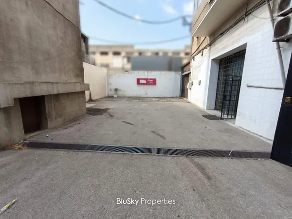 Showroom 500m² with Depot for Rent in Dora