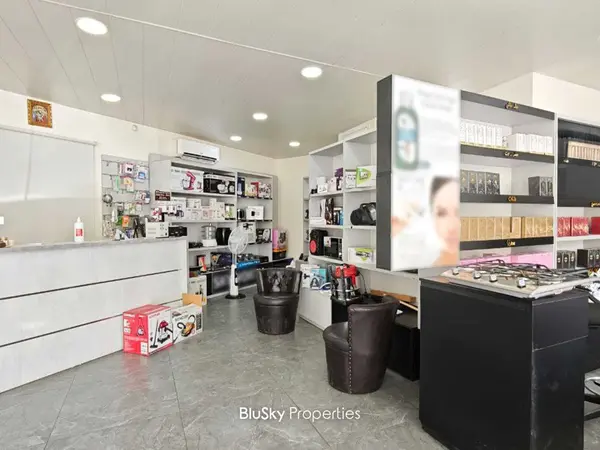 Shop 160m² for Rent in Fanar