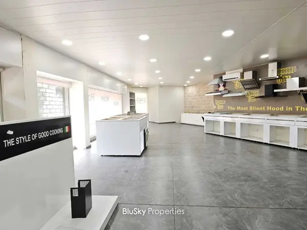 Showroom 160m² for Rent in Fanar